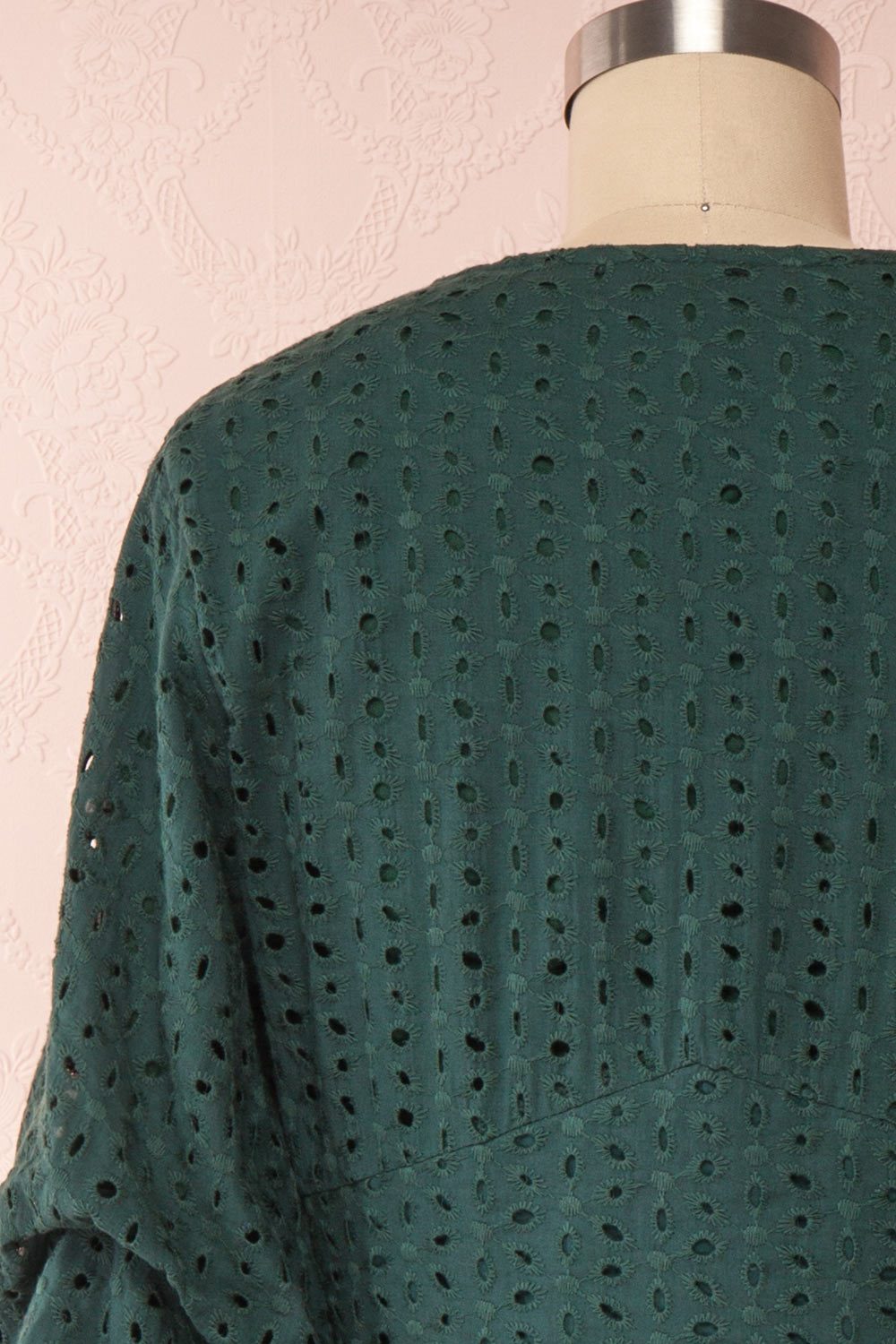 Adalynn Vert Lace Midi A-Line Dress | Robe back close up | Boutique 1861