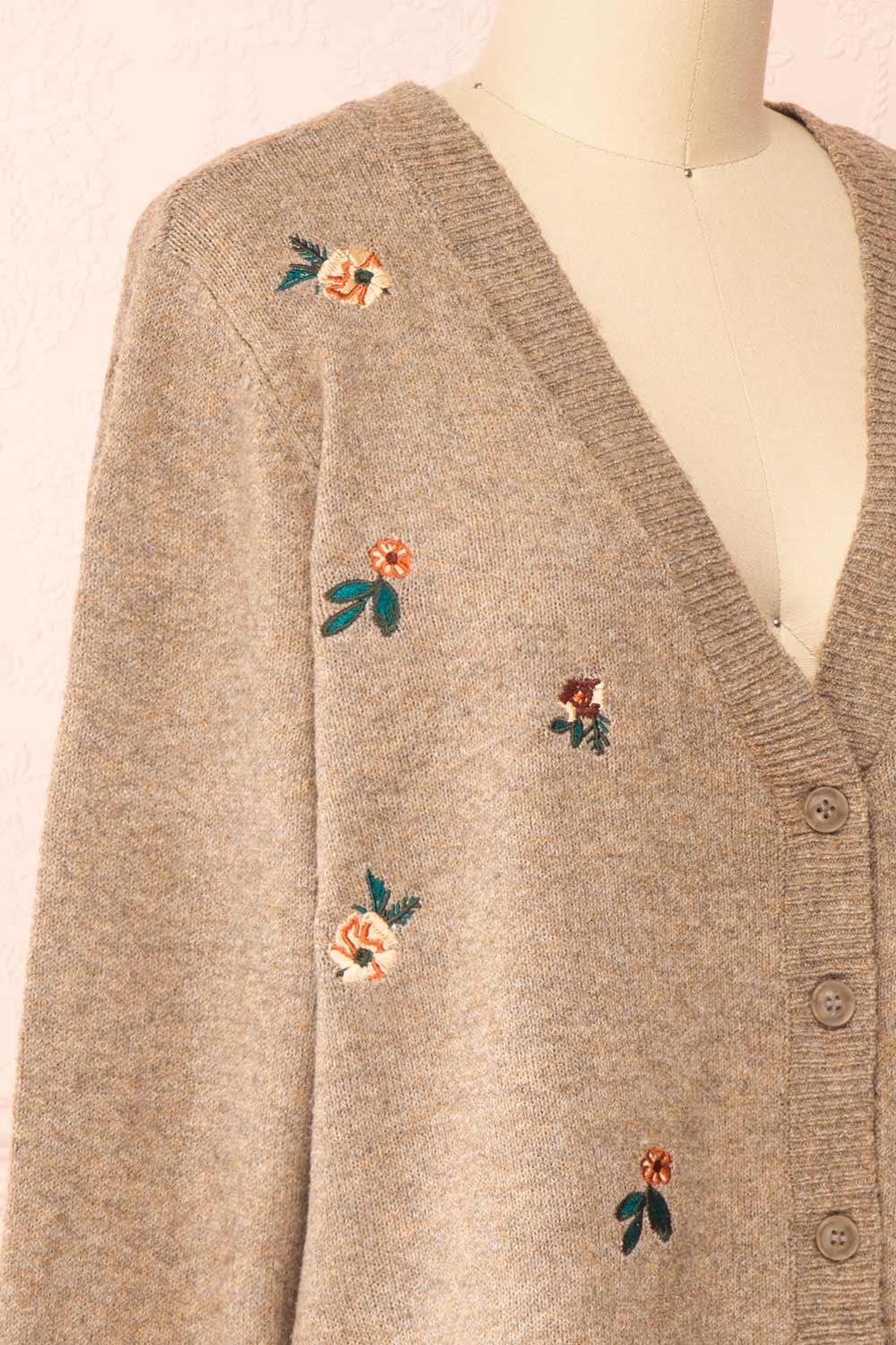 Adamo Taupe Cropped Cardigan w/ Flowers | La petite garçonne side close-up