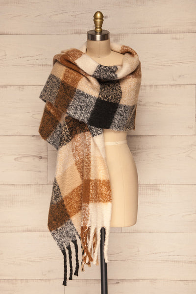 Aelwen Black & Beige Large Checkered Fuzzy Scarf shawl | La Petite Garçonne