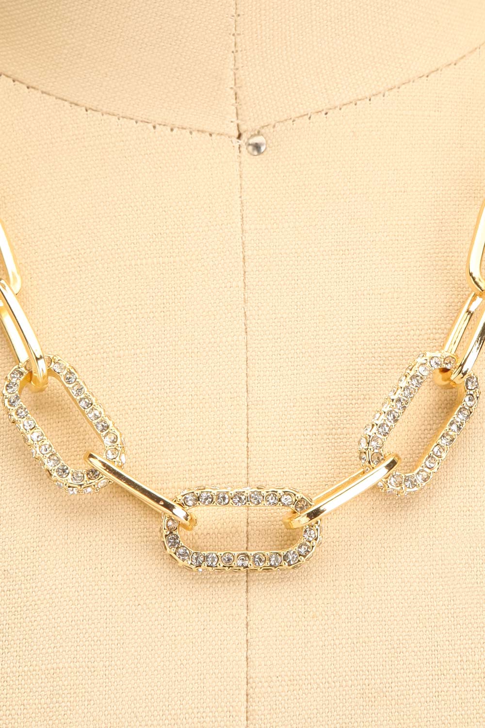 Alcoy Golden Oval Chain Necklace | La petite garçonne close-up
