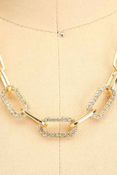 Alcoy Golden Oval Chain Necklace | La petite garçonne close-up