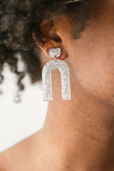 Aliquis Silver Pendant Earrings | La petite garçonne model