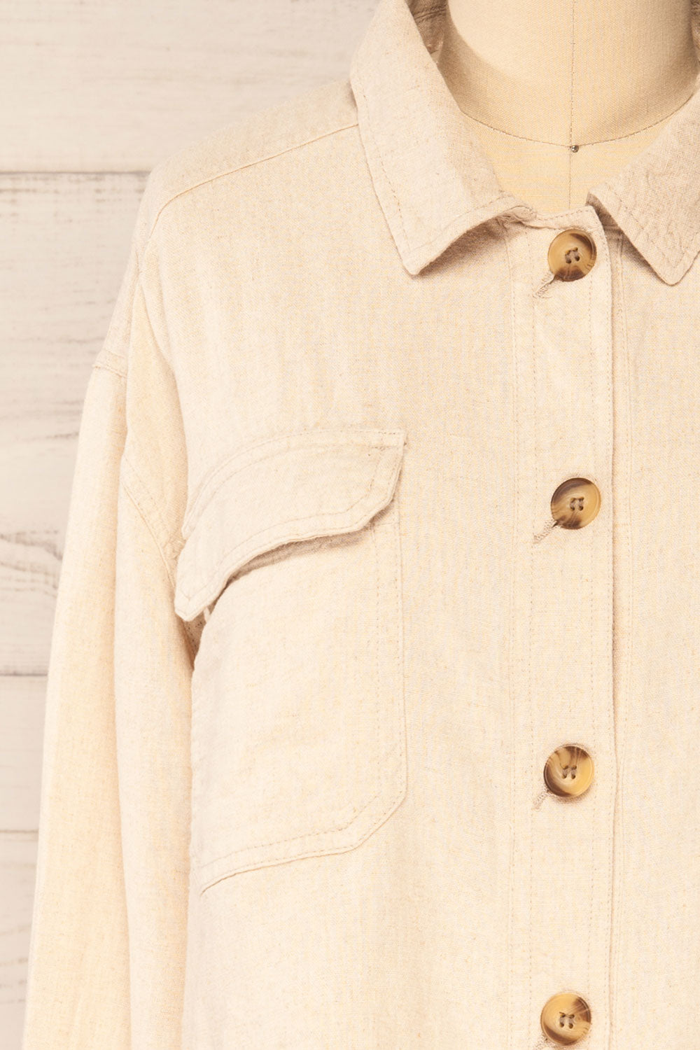 Alkala Cropped Linen Jacket | La petite garçonne front close-up