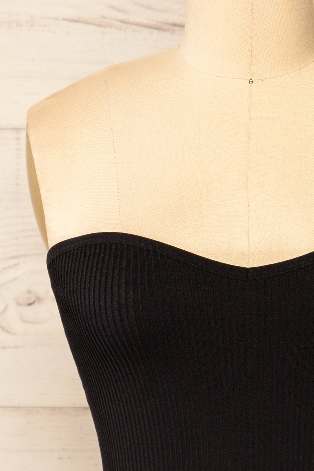 Alkmaar Ribbed Tube Top w/ Sweetheart Neckline | La petite garçonne front close-up