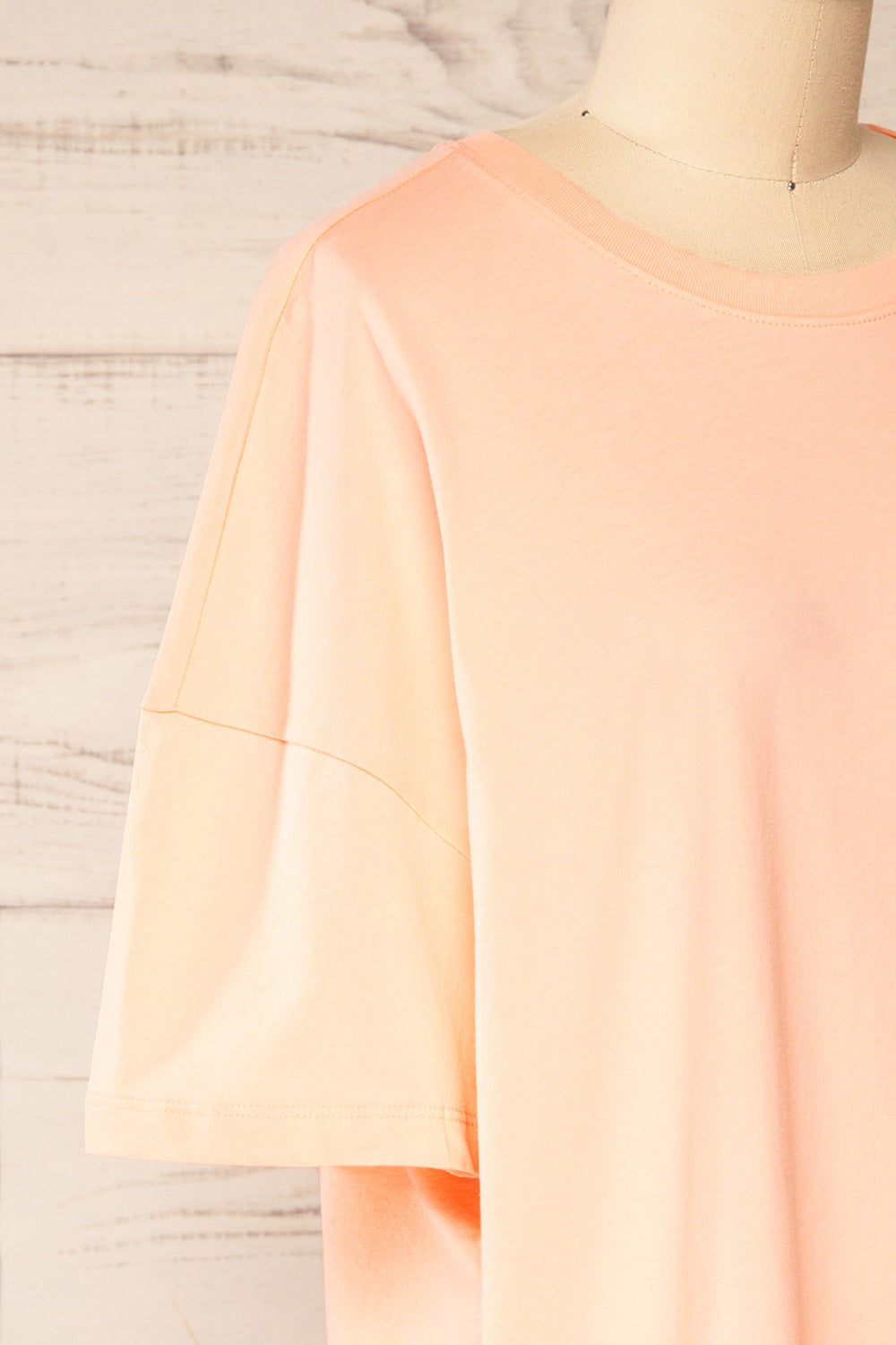 Alta Peach Oversized Cotton T-Shirt | La petite garçonne side close up