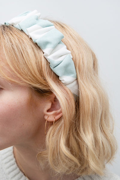 Altus Blue Scrunchie Texture Headband | La petite garçonne model