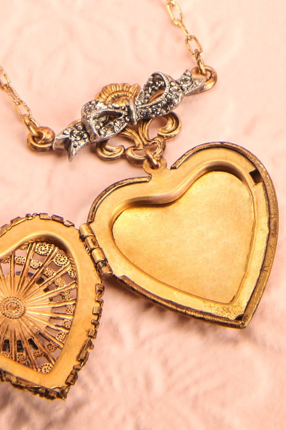 Amantes Antique Gold Pendant Necklace | Boudoir 1861 2