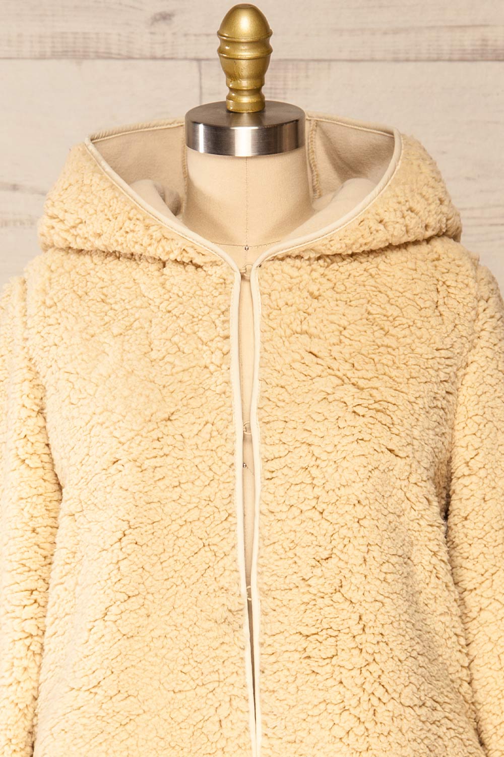 Amstelveen Beige Fleece Coat w/ Hood and Pockets | La petite garçonne front close-up