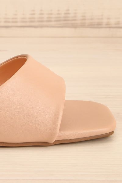 Anelie Beige Block Heeled Sandals | La petite garçonne side front close-up