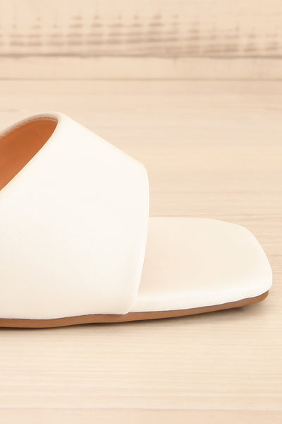 Anelie White Block Heeled Sandals | La petite garçonne side front close-up