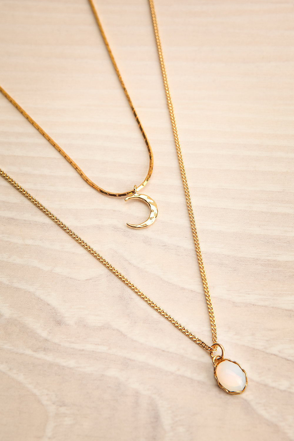 Ann Blyth White Golden Pendant Necklace | Collier | Boutique 1861 flat view