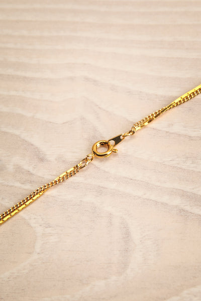 Ann Blyth White Golden Pendant Necklace | Collier | Boutique 1861 closure close-up