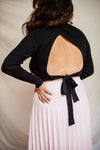 Anny Black Ribbed Long Sleeve Crop Top w/ Open Back | Boutique 1861 model dos