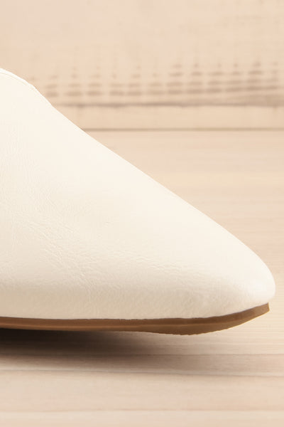 Antae White Faux-Leather Pointed Toe Flat Shoes | La petite garçonne front close-up