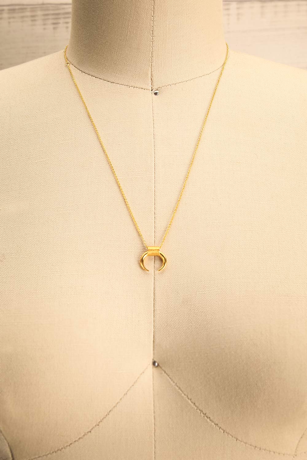 Arcus Doré Gold Pendant Necklace | La Petite Garçonne Chpt. 2 1