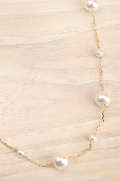 Asturies Fine Chain Necklace w/ Faux-Pearls | La petite garçonne flat close-up