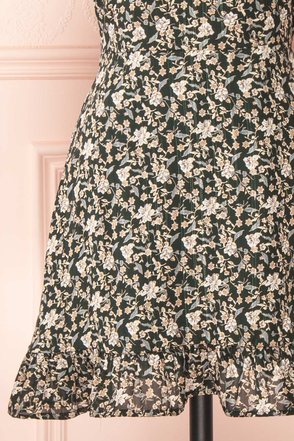 Atawa Short Sleeve Green Floral Dress | Boutique 1861 details