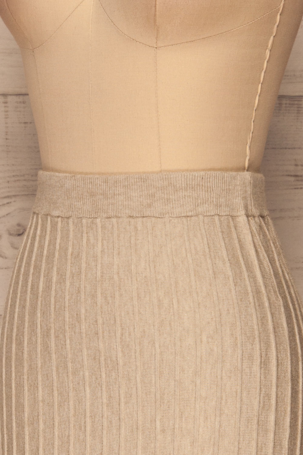 Aveiro Beige Knit Skirt | Jupe Beige | La Petite Garçonne side close-up