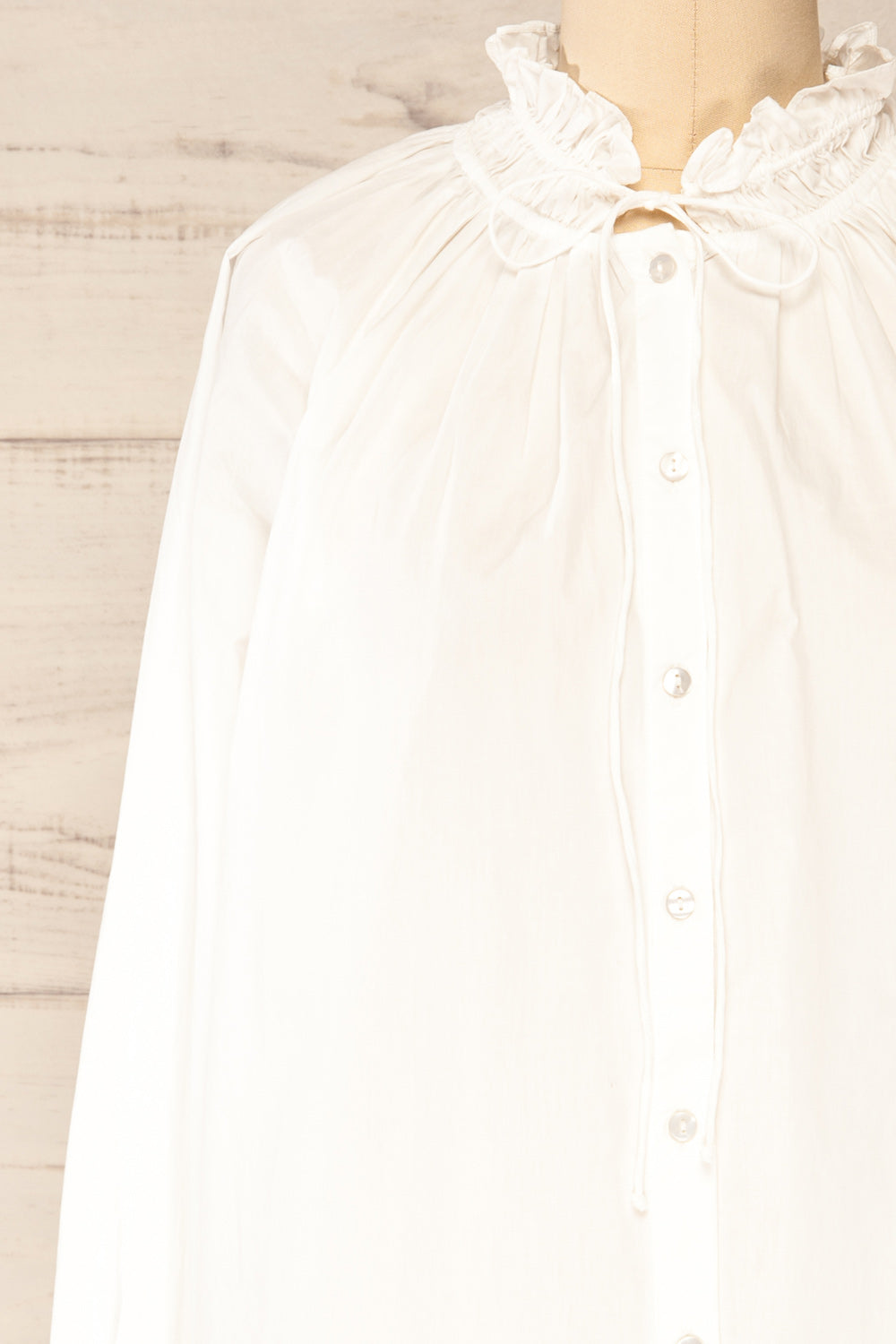 Babimost White Shirt w/ Ruffled Collar | La petite garçonne front close-up