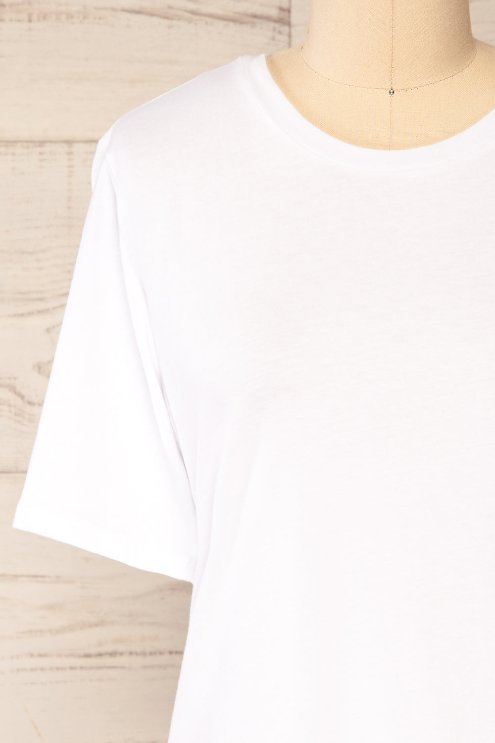 Bale White Crew Neck T-Shirt | La petite garçonne front close-up