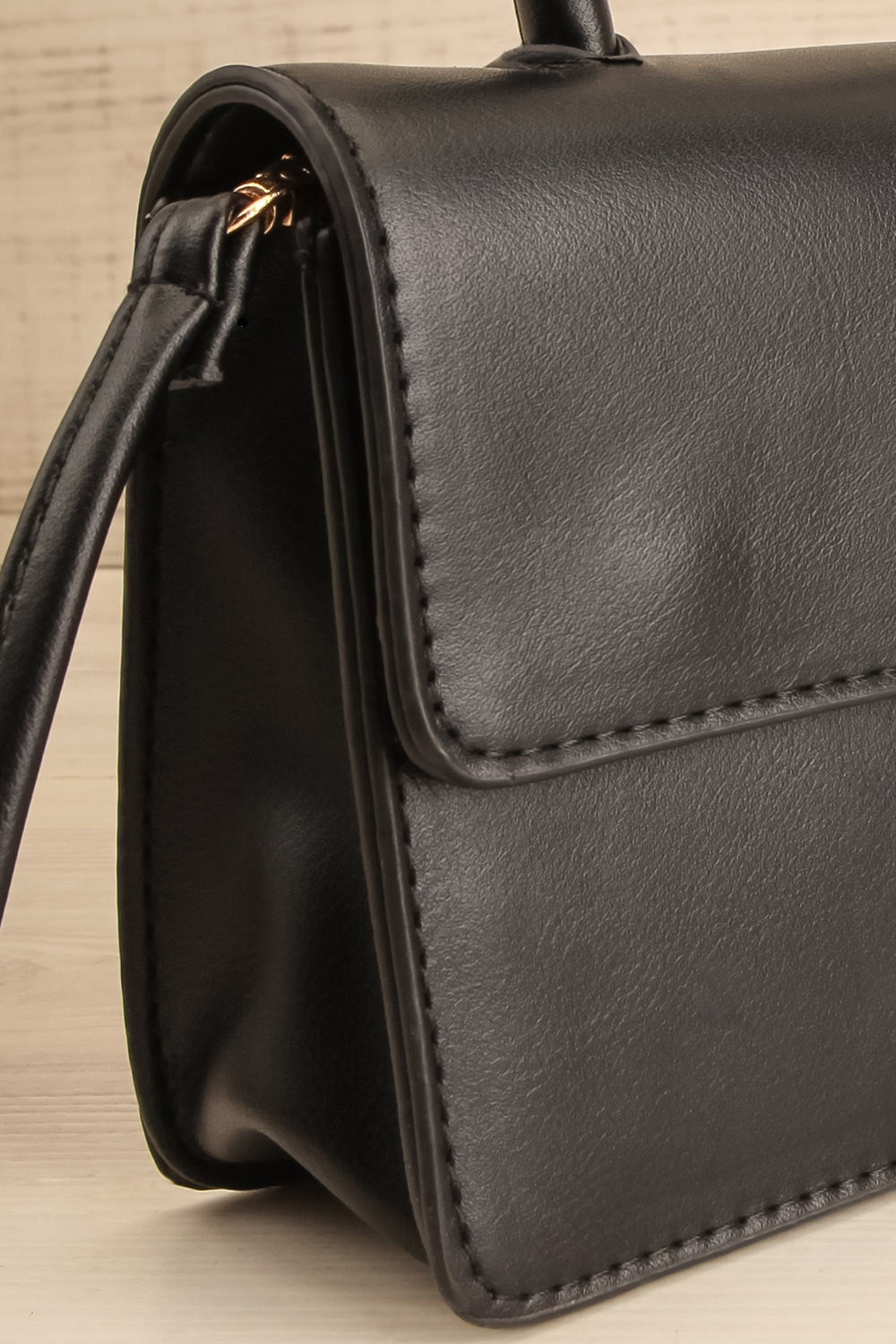 Baluchon Black Crossbody Handbag | Maison garçonne side close-up