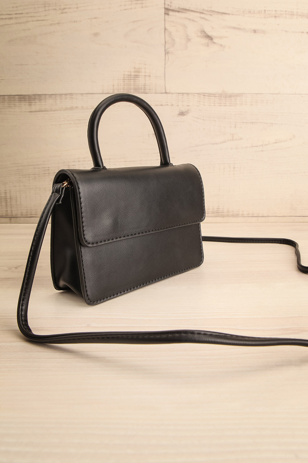 Baluchon Black Crossbody Handbag | Maison garçonne side view