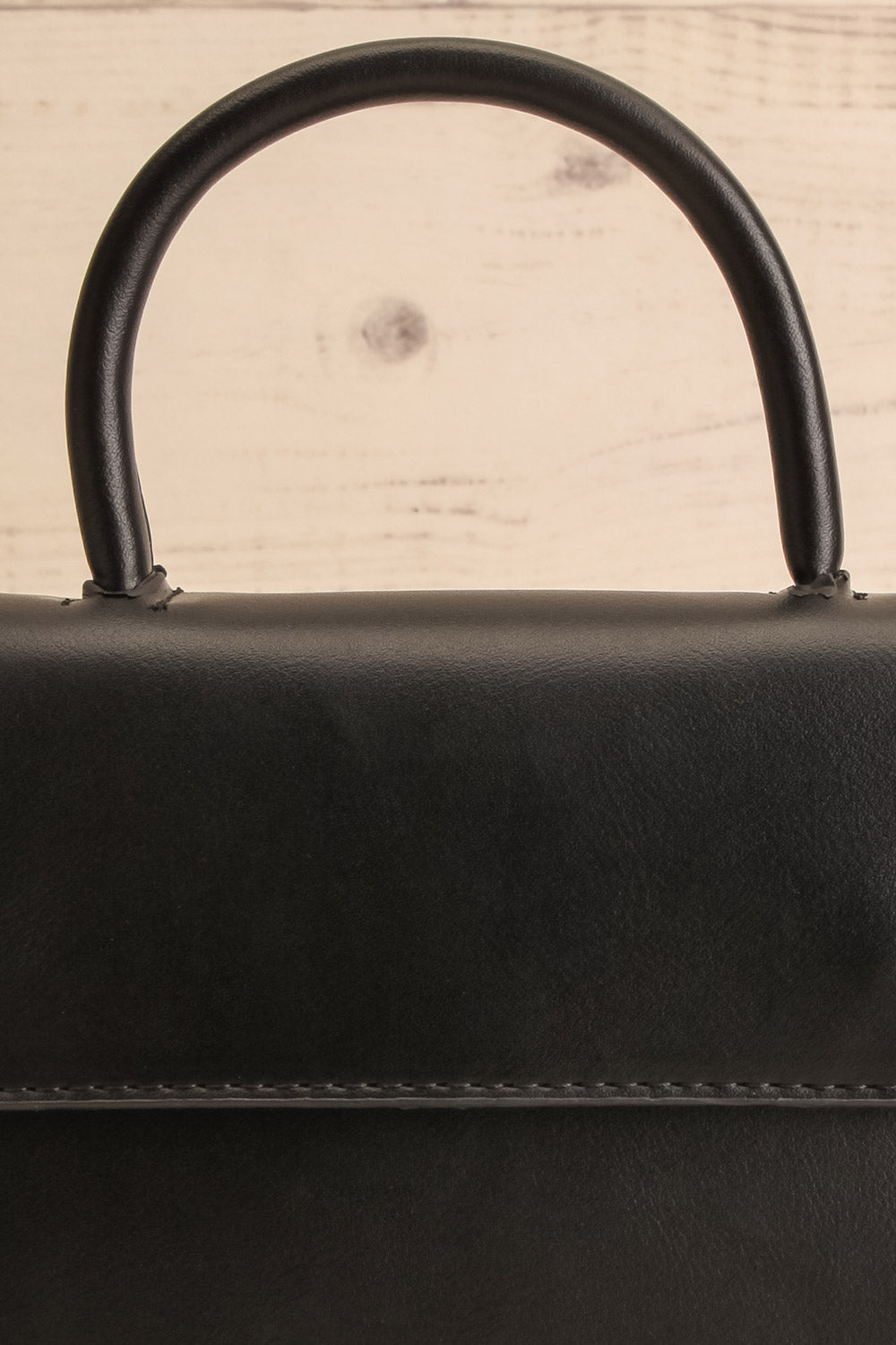 Baluchon Black Crossbody Handbag | Maison garçonne front close-up