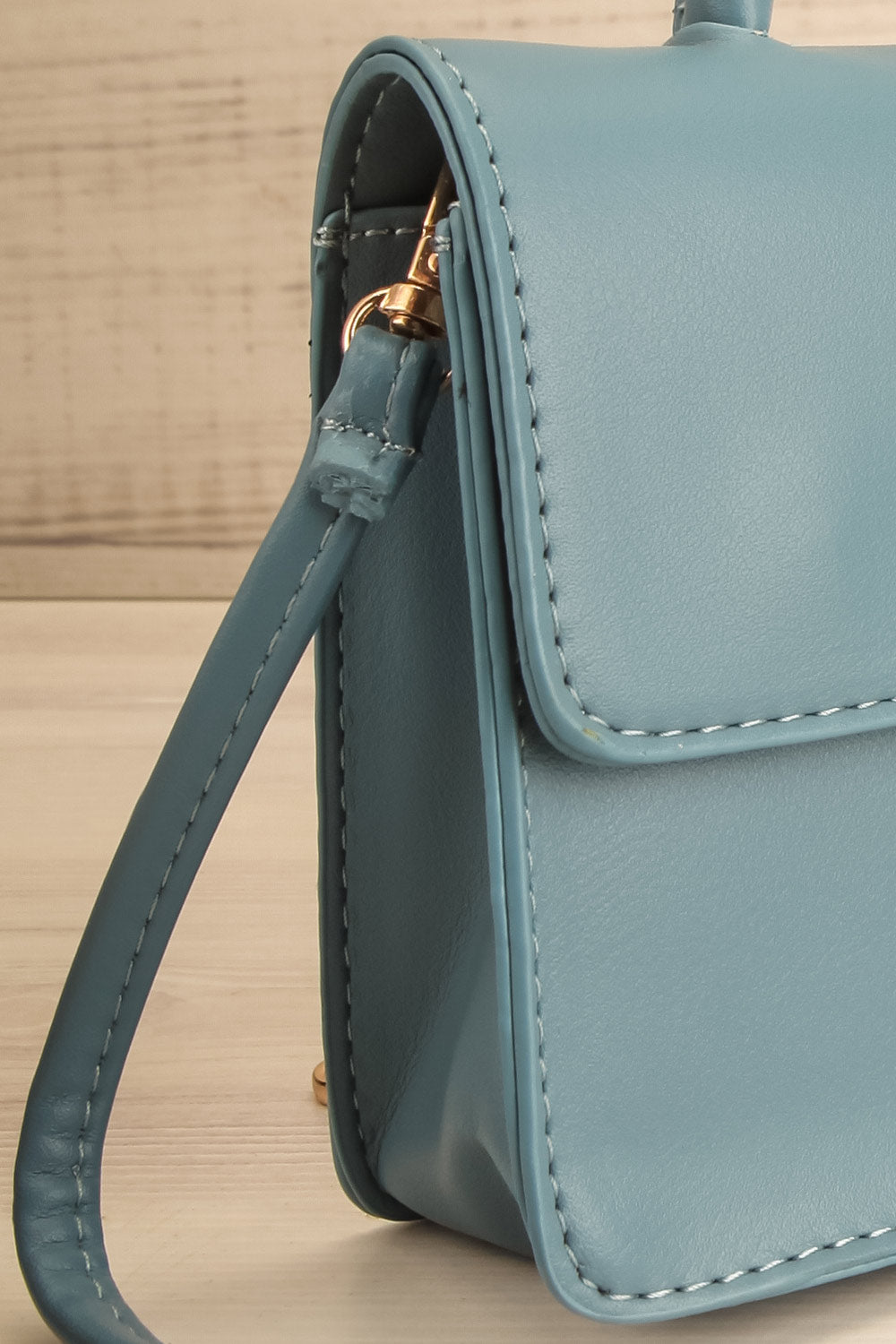 Baluchon Black Crossbody Handbag | Maison garçonne side close-up