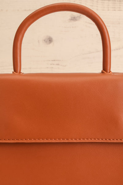 Baluchon Brown Crossbody Handbag | Maison garçonne front close-up