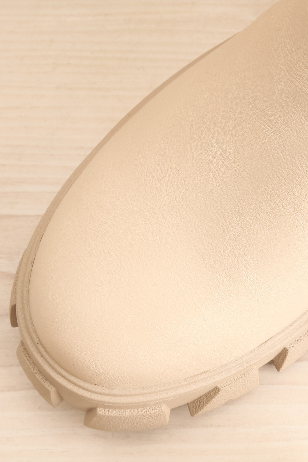 Barakaldo Ivory Faux-Leather Chelsea Boots | La petite garçonne flat close-up