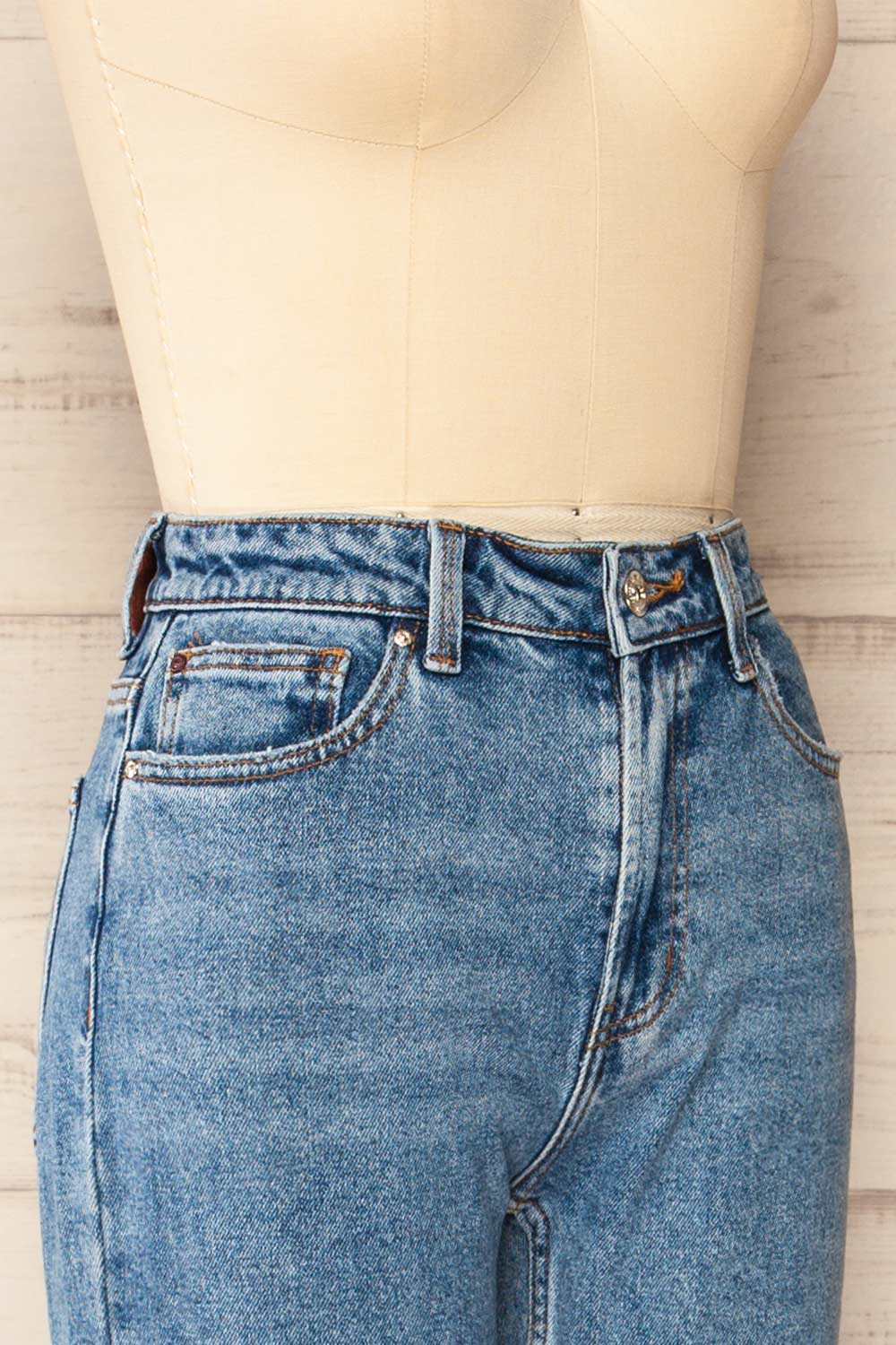 Barriotieta High-Waisted Straight Leg Jeans | La petite garçonne side close-up