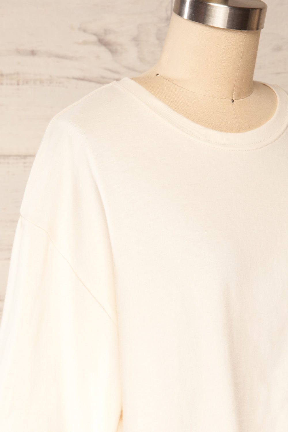 Bart Cream Cropped Round Neck T-Shirt | La petite garçonne side close up