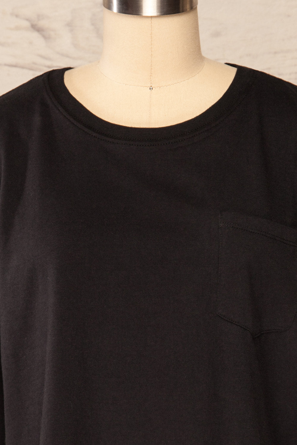 Bart Black Cropped Round Neck T-Shirt | La petite garçonne front close up