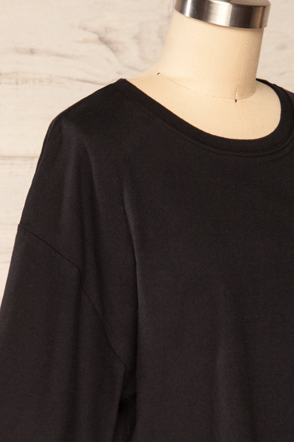 Bart Black Cropped Round Neck T-Shirt | La petite garçonne side close up