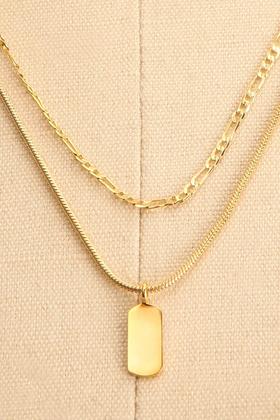 Bau Layered Chain Necklace w/ Medallion | La petite garçonne close-up