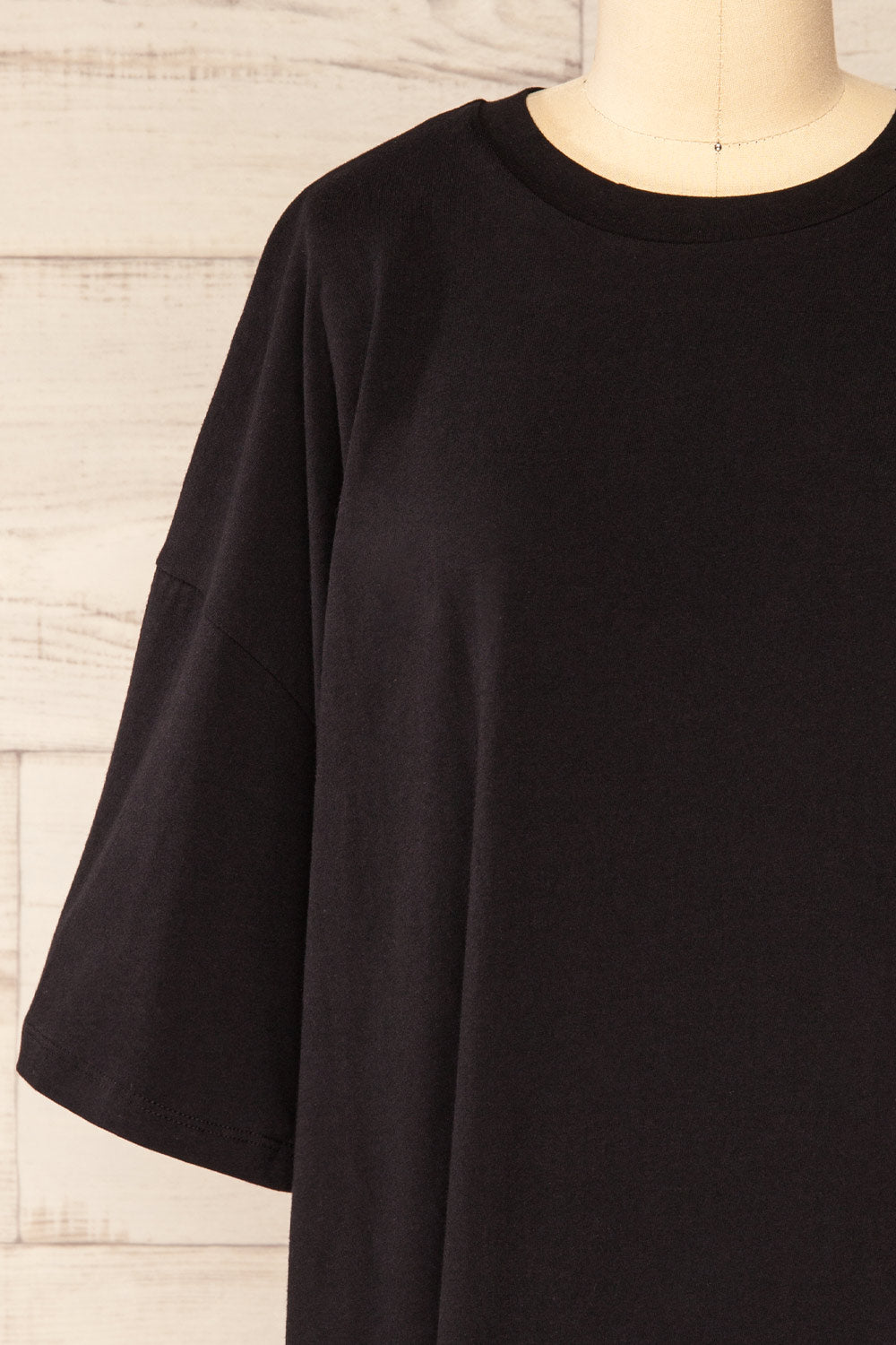 Beaurice Black Oversized T-Shirt w/ Round Collar | La petite garçonne front close-up