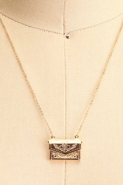 Benefio Gold Chain Necklace with Purse Pendant | Boutique 1861 3