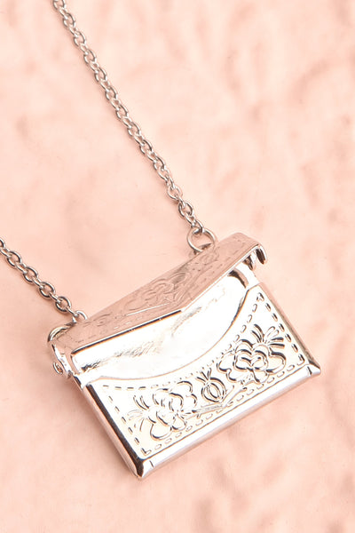 Benefio Argent Silvery Necklace with Purse Pendant | Boutique 1861 5