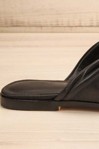 Benere Black Leather Knotted Slide Sandals | La petite garçonne side clsoe-up