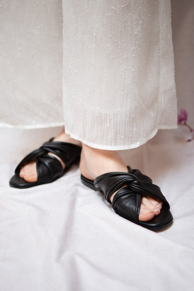 Benere Black Leather Knotted Slide Sandals | La petite garçonne on model