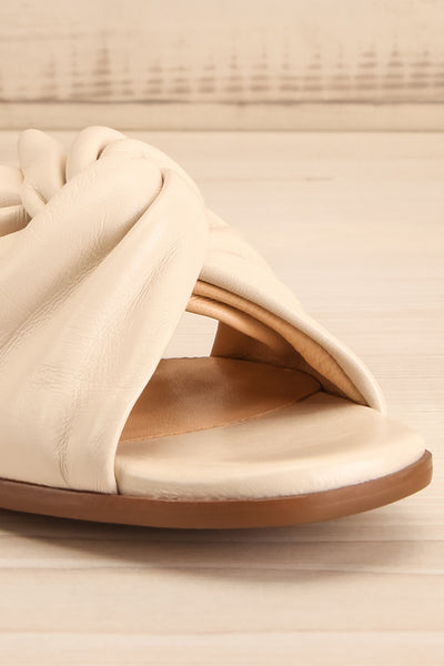 Benere White Leather Knotted Slide Sandals | La petite garçonne front close-up