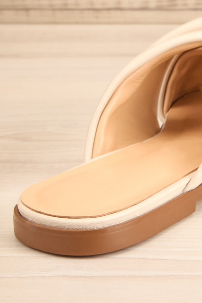 Benere White Leather Knotted Slide Sandals | La petite garçonne back close-up
