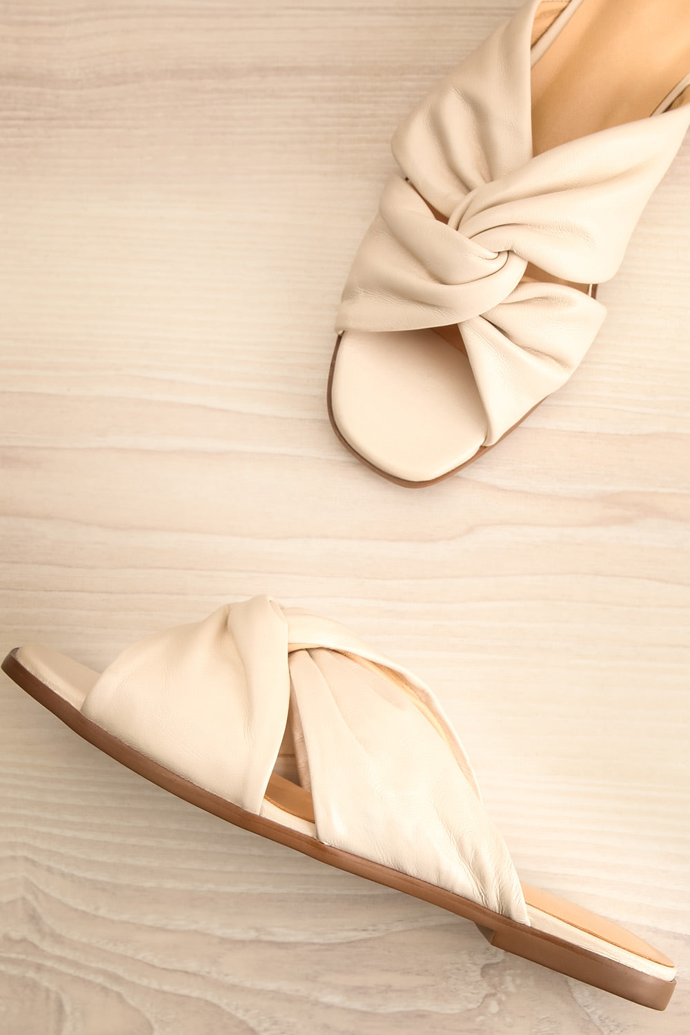 Benere White Leather Knotted Slide Sandals | La petite garçonne flat view