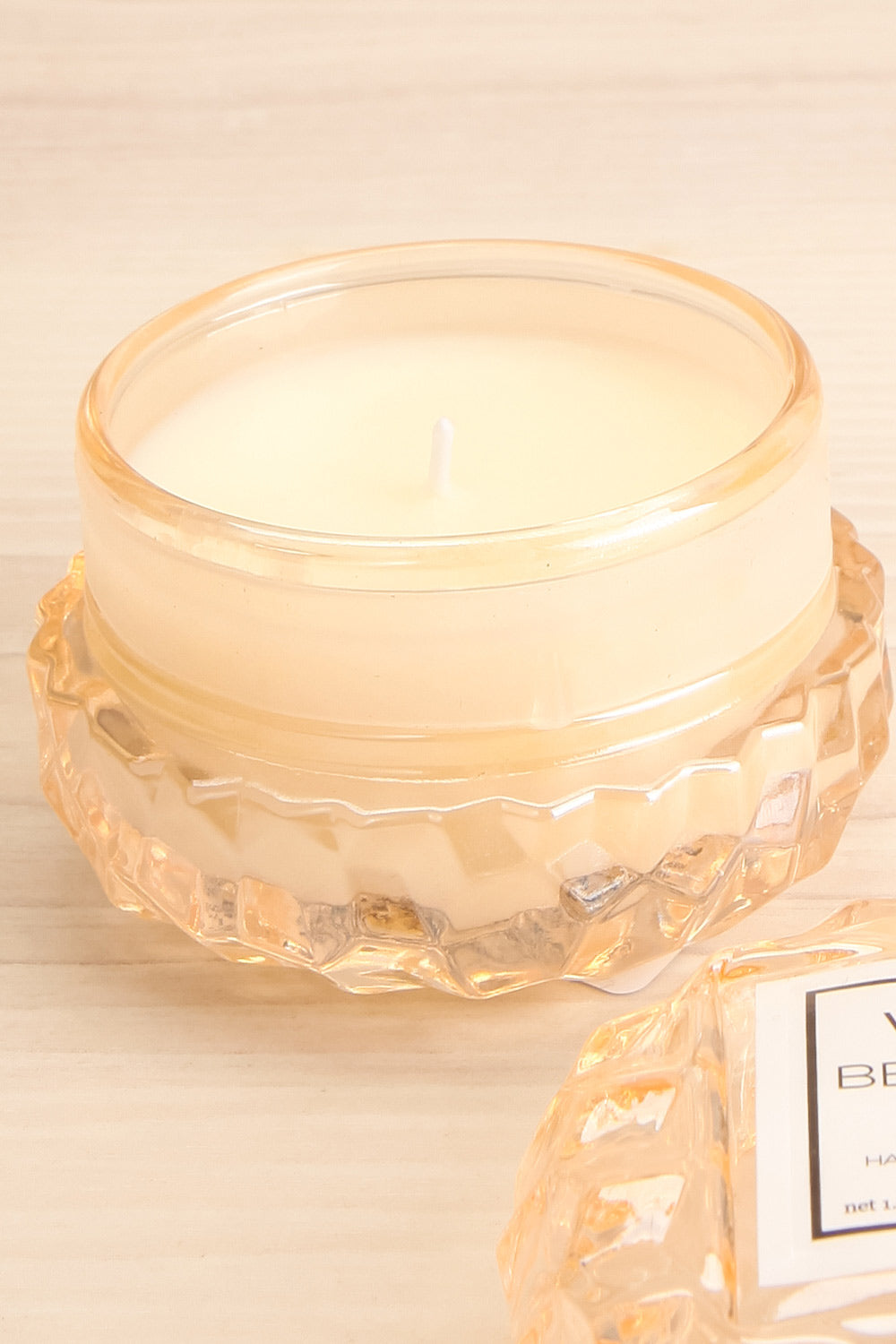 Macaron Candle Bergamot Rose | La petite garçonne open close-up