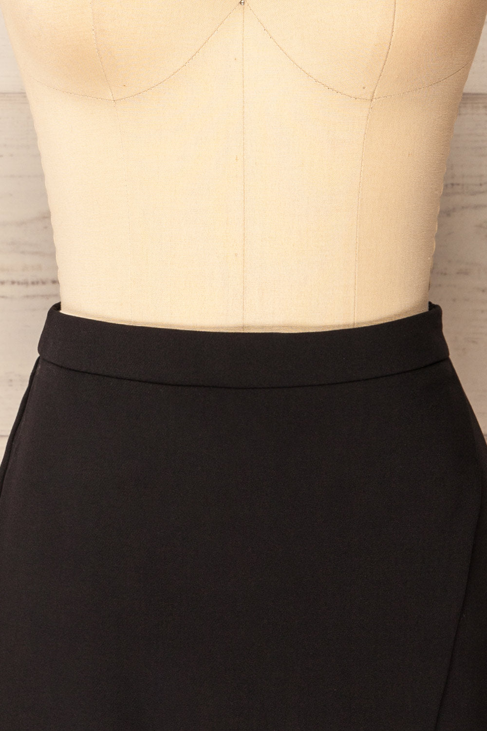 Bilbao Black Short Skirt w/ Slit | La petite garçonne  front close-up