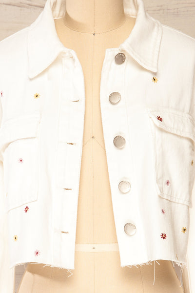 Bingley White Cropped Floral Embroidered Jacket | La petite garçonne open close-up