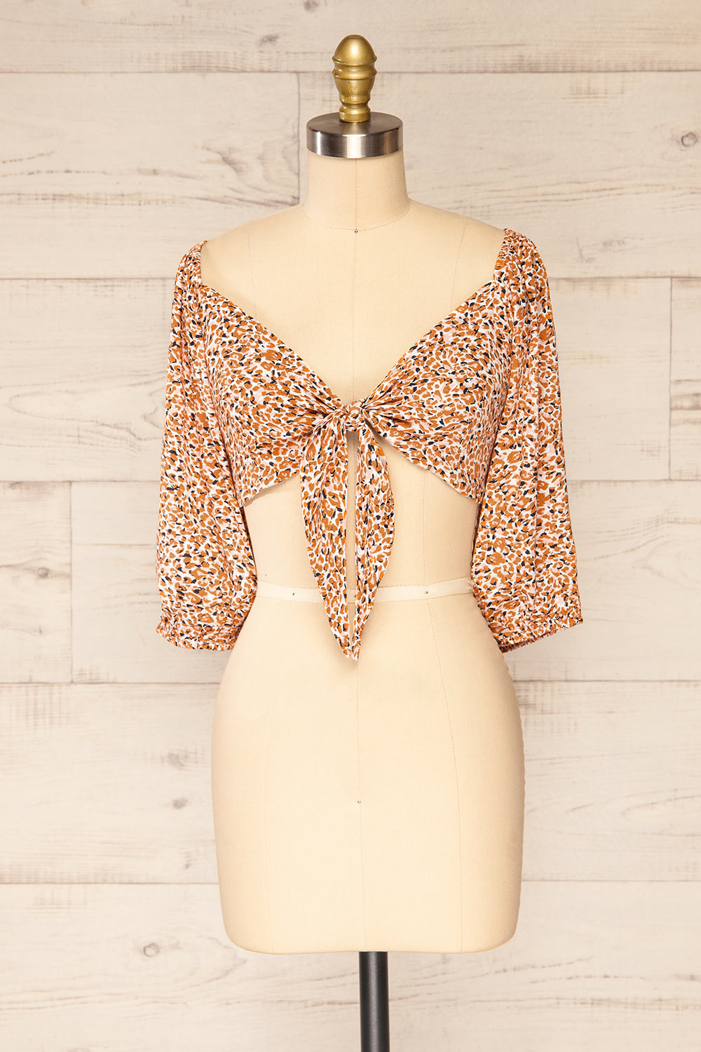 Bomil Leopard Print Crop Top w/ Puff Sleeve | La petite garçonne front view 