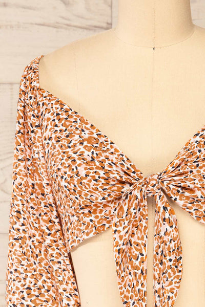 Bomil Leopard Print Crop Top w/ Puff Sleeve | La petite garçonne front close-up