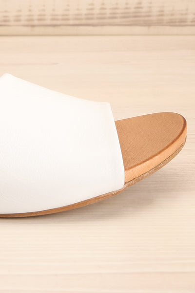 Botha Milk White & Tan Slip-On Sandals | La petite garçonne side close-up
