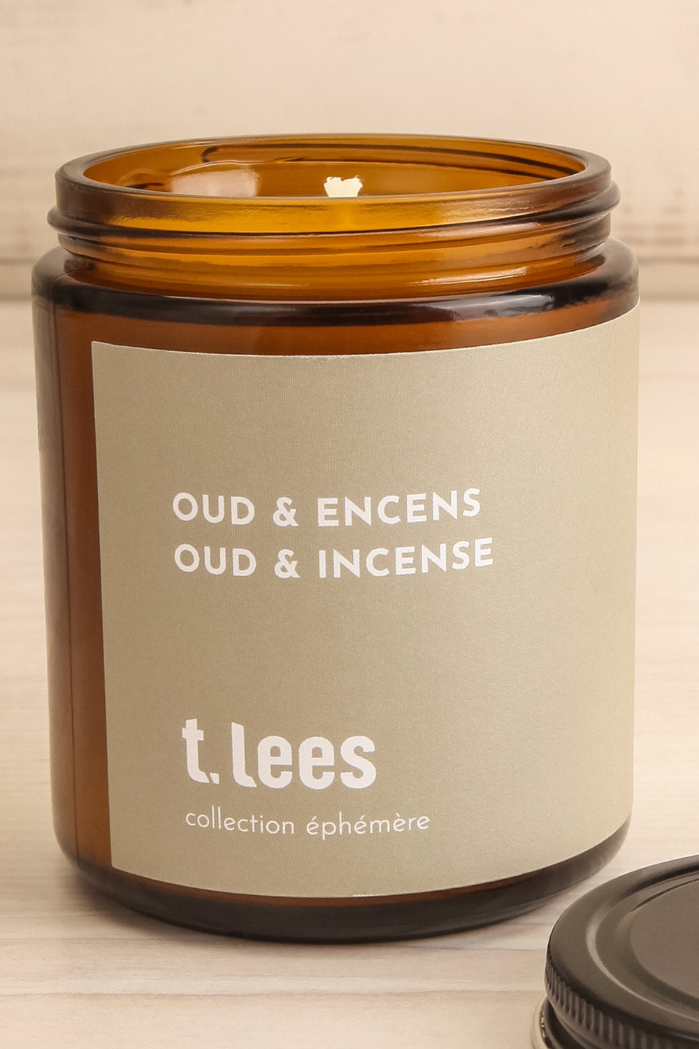 Oud & Incense Candle | Maison garçonne open close-up